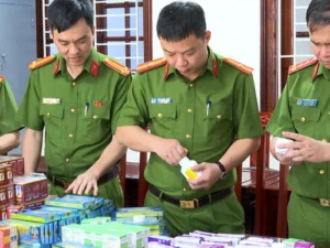 Bắt giữ 14 đối tượng trong đường dây sản xuất thuốc giả quy mô lớn tại Thanh Hóa